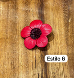 Broches rojos