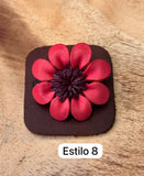 Broches rojos